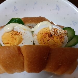 七味でピリッ　❤ゆで卵とキュウリのクロワッサン❤